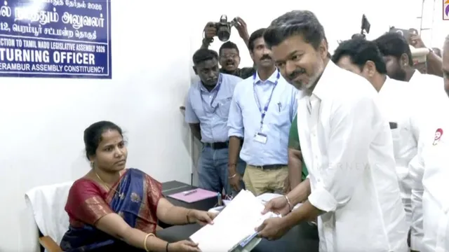 985a48ae62550a00d3a45c9e5488f9e6 பெரம்பூரில் வேட்புமனு தாக்கல் செய்த விஜய் – TVK முதல் வேட்பாளராக களம்! Theechudar