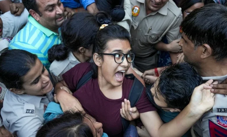 neha bora neha bora நேஹா போராவிடம் தனிநபர் ஜாமீன் மனு தீர்ப்பு நாளை அறிவிக்கப்படும் Theechudar